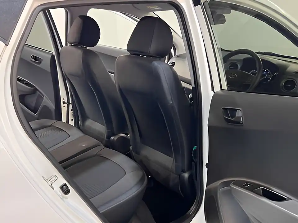 Used 2019 Hyundai i10 Play Polar White - Interior and Exterior details 15
