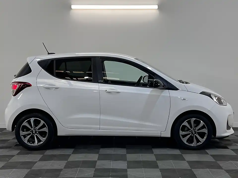 Used 2019 Hyundai i10 Play Polar White - Interior and Exterior details 2