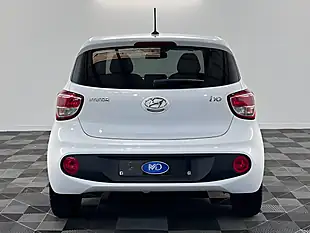 Used 2019 Hyundai i10 Play Polar White - Interior and Exterior details 5