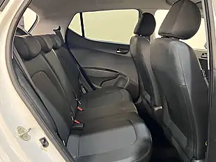 Used 2019 Hyundai i10 Play Polar White - Interior and Exterior details 17