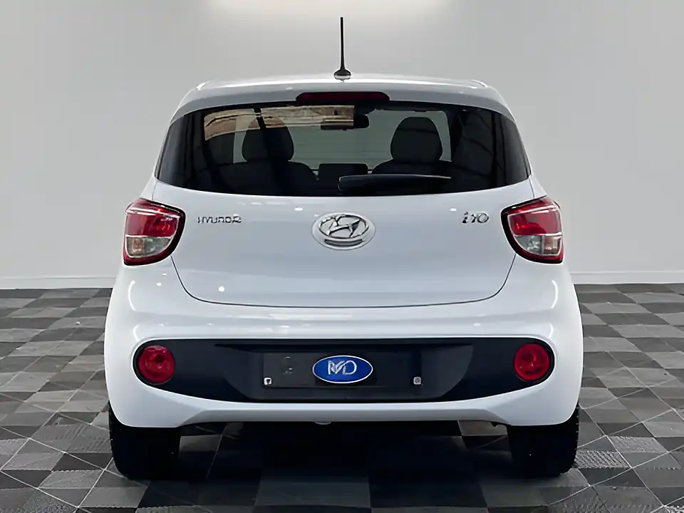 Used 2019 Hyundai i10 Play Polar White - Interior and Exterior details 5