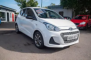 Used 2019 Hyundai I10 Play Polar White - Interior and Exterior details 10