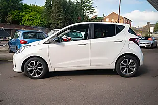 Used 2019 Hyundai I10 Play Polar White - Interior and Exterior details 5