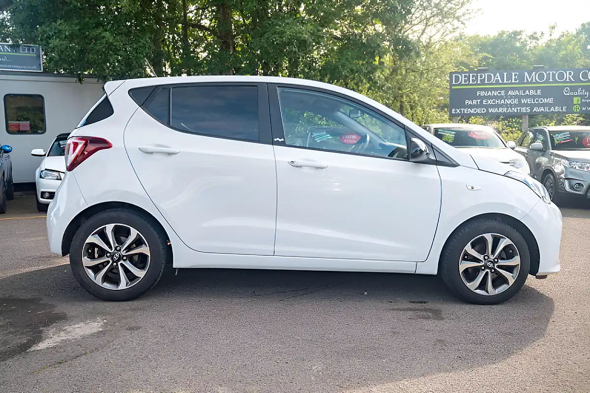 Used 2019 Hyundai I10 Play Polar White - Interior and Exterior details 9