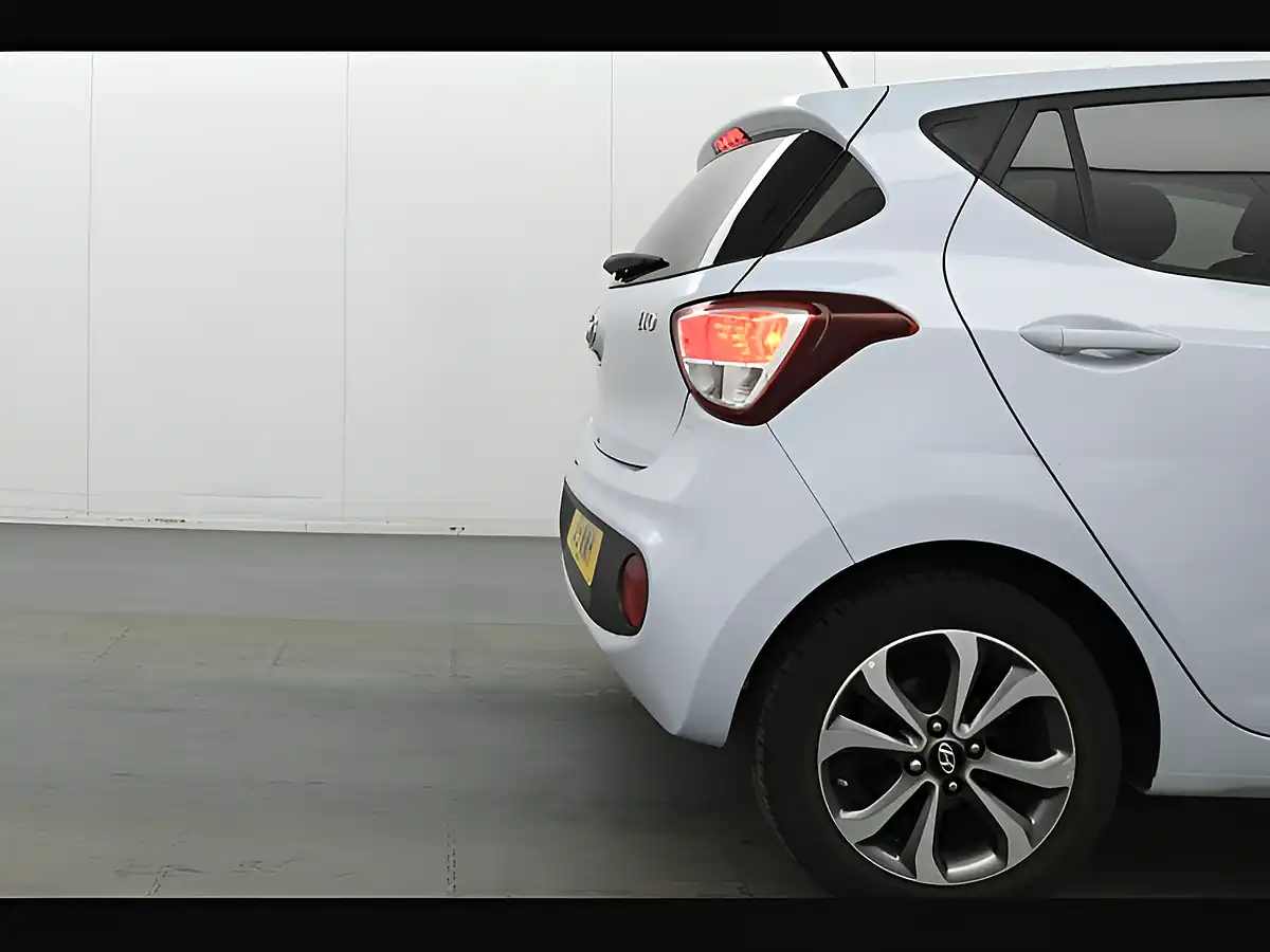 Used 2019 Hyundai i10 Play Stardust Grey - Interior and Exterior details 14