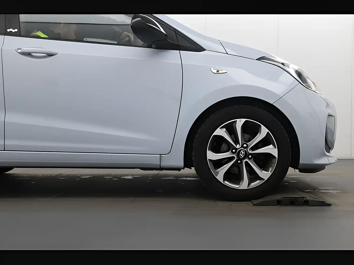 Used 2019 Hyundai i10 Play Stardust Grey - Interior and Exterior details 15