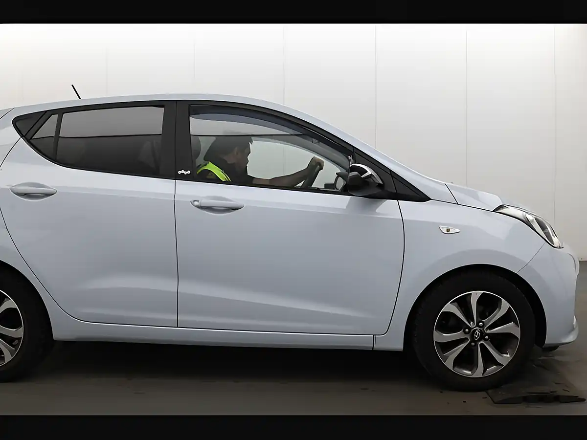 Used 2019 Hyundai i10 Play Stardust Grey - Interior and Exterior details 16