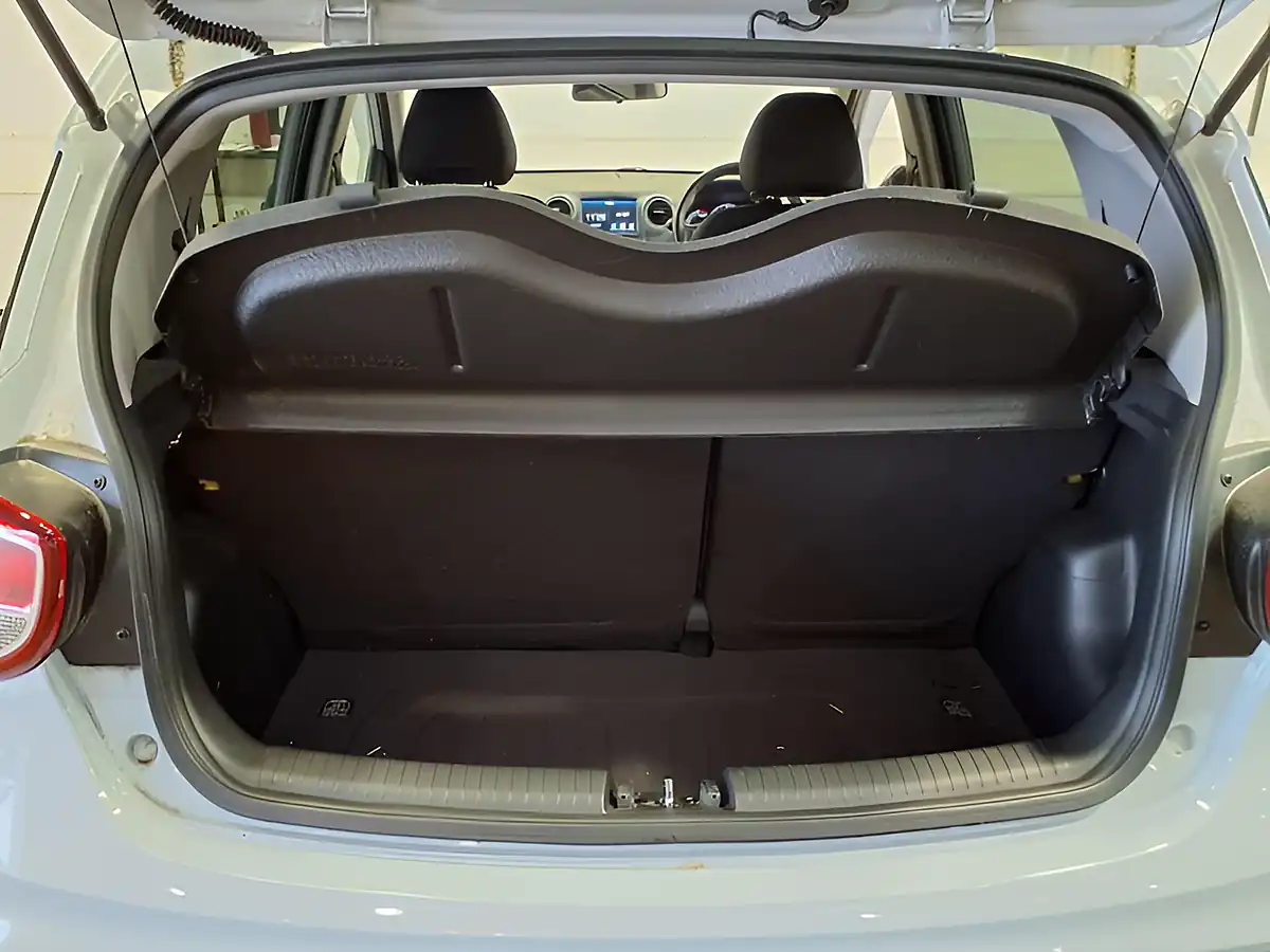 Used 2019 Hyundai i10 Play Stardust Grey - Interior and Exterior details 20