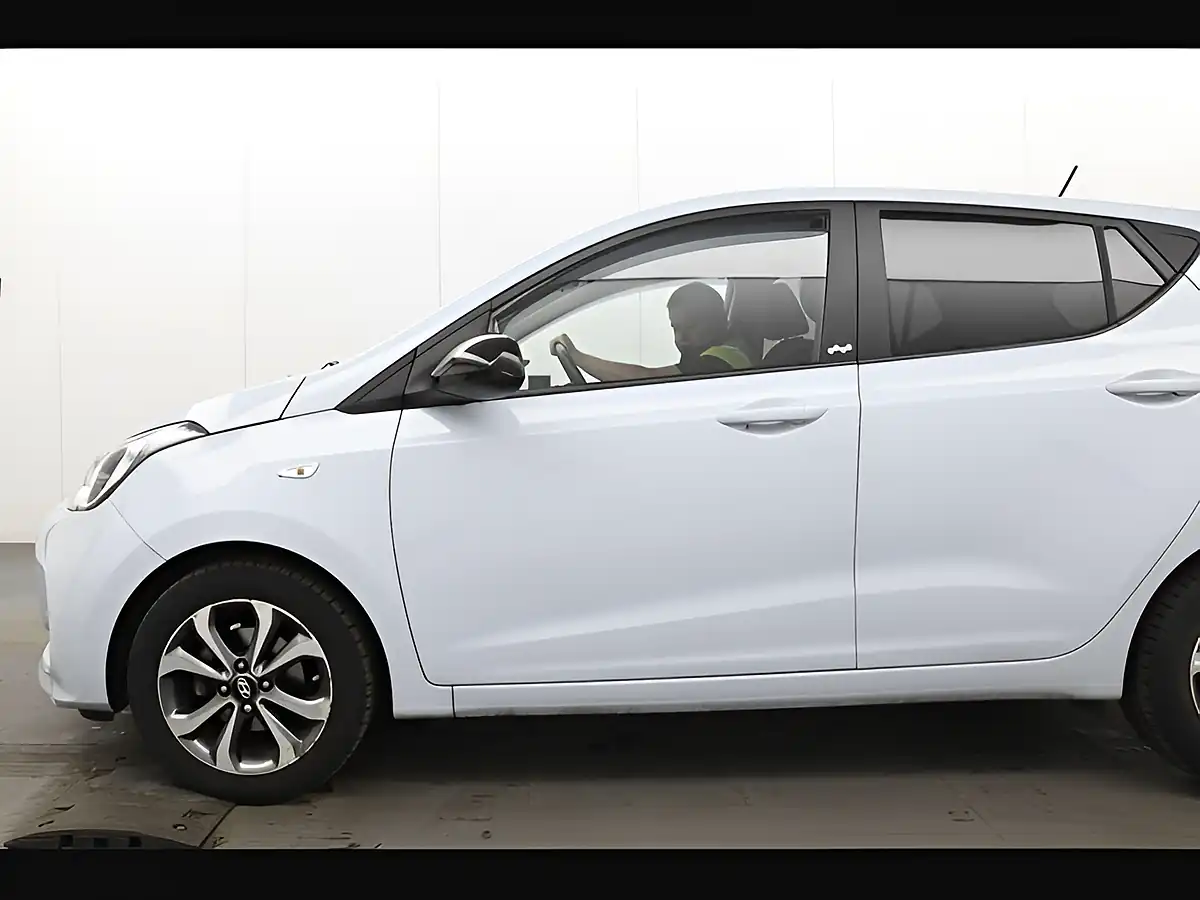 Used 2019 Hyundai i10 Play Stardust Grey - Interior and Exterior details 7