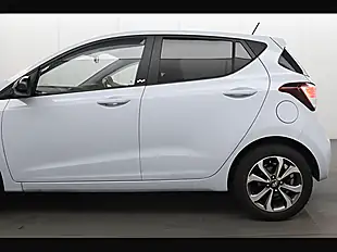 Used 2019 Hyundai i10 Play Stardust Grey - Interior and Exterior details 9