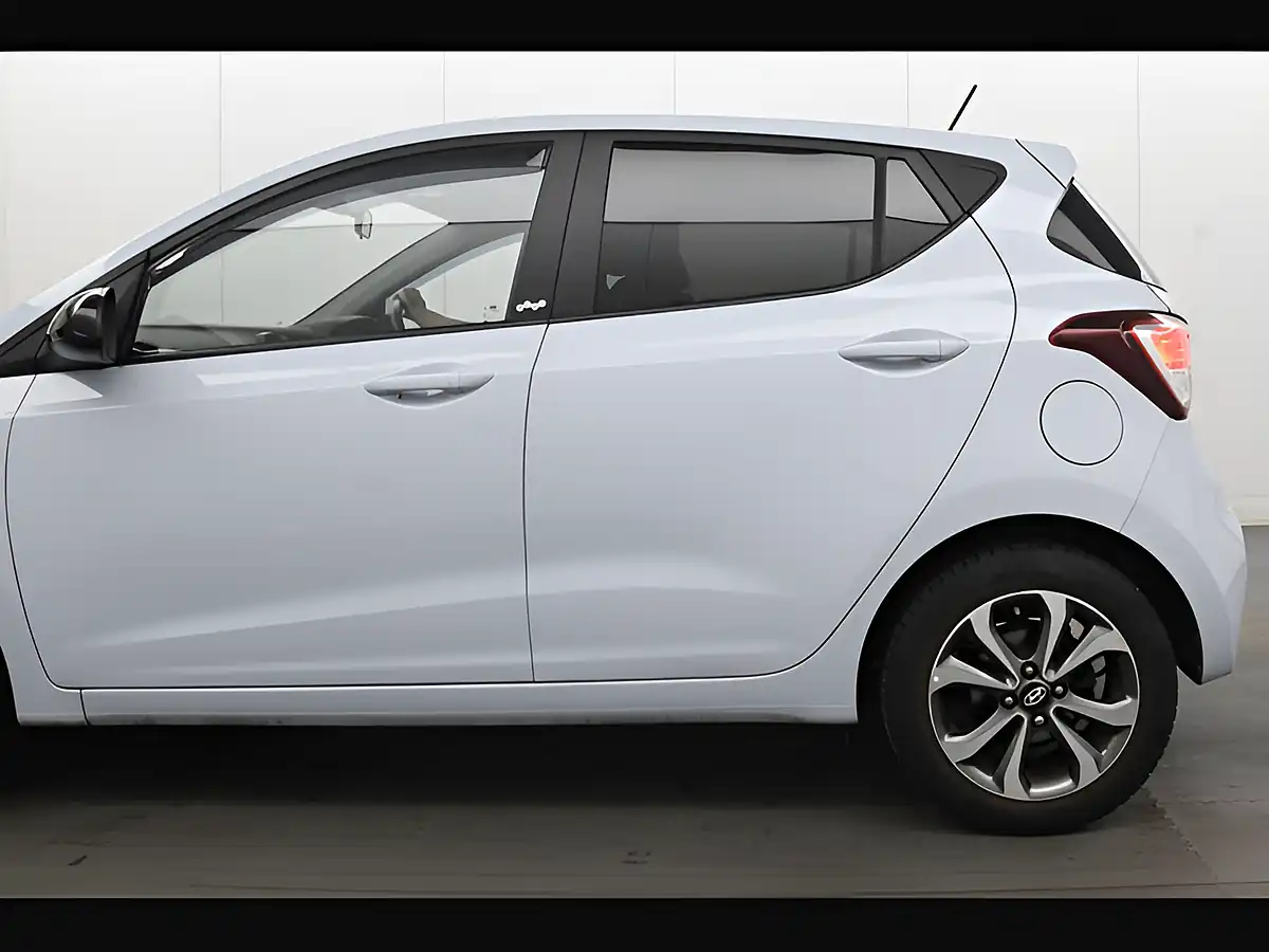Used 2019 Hyundai i10 Play Stardust Grey - Interior and Exterior details 9