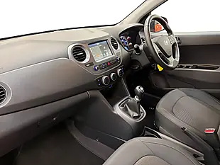 Used 2019 Hyundai i10 Play Tomato Red - Interior and Exterior details 10