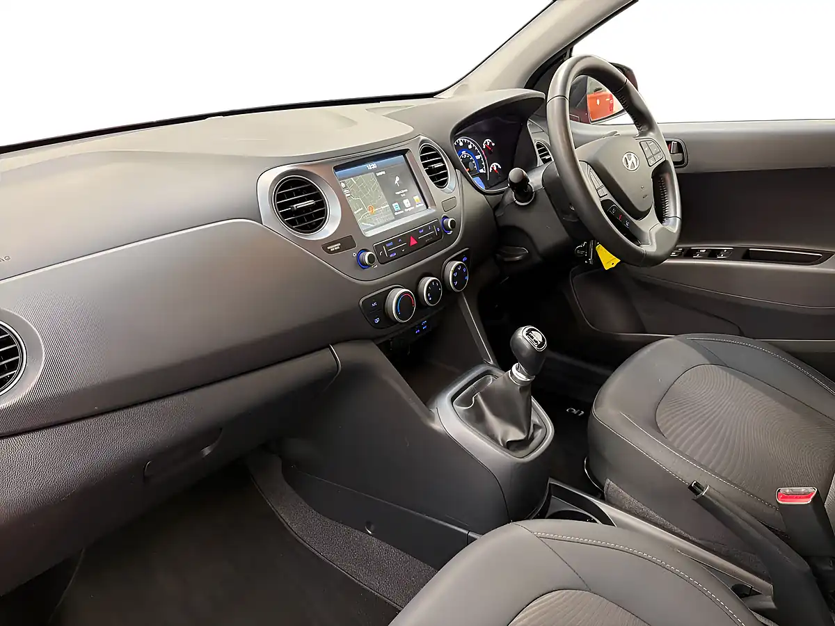 Used 2019 Hyundai i10 Play Tomato Red - Interior and Exterior details 10