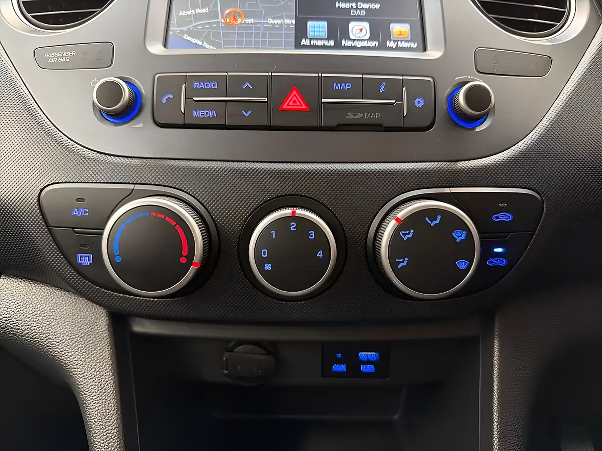 Used 2019 Hyundai i10 Play Tomato Red - Interior and Exterior details 11