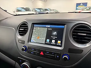 Used 2019 Hyundai i10 Play Tomato Red - Interior and Exterior details 12