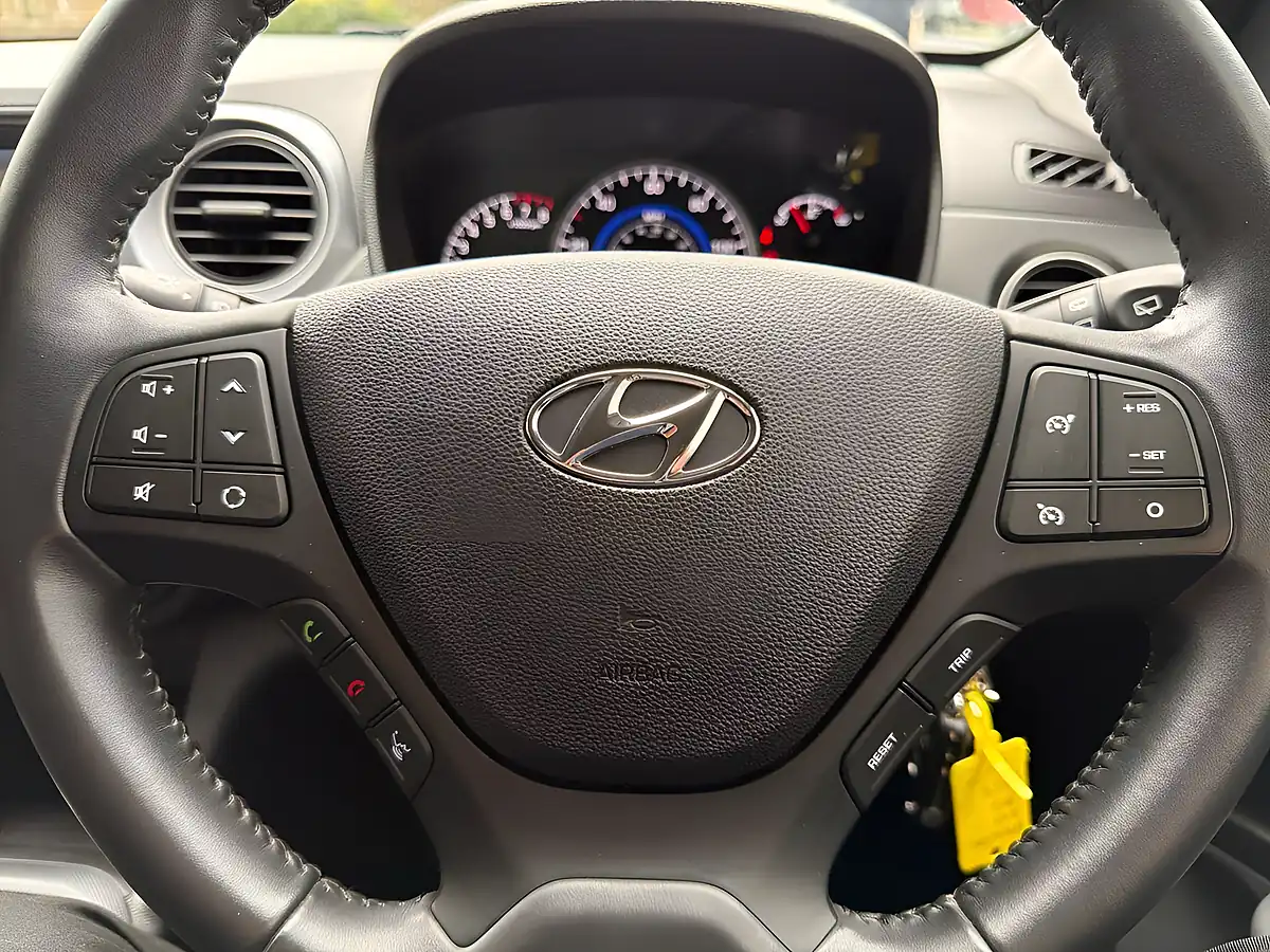Used 2019 Hyundai i10 Play Tomato Red - Interior and Exterior details 14