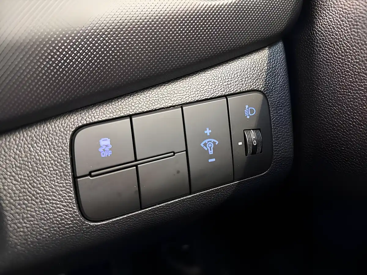 Used 2019 Hyundai i10 Play Tomato Red - Interior and Exterior details 16