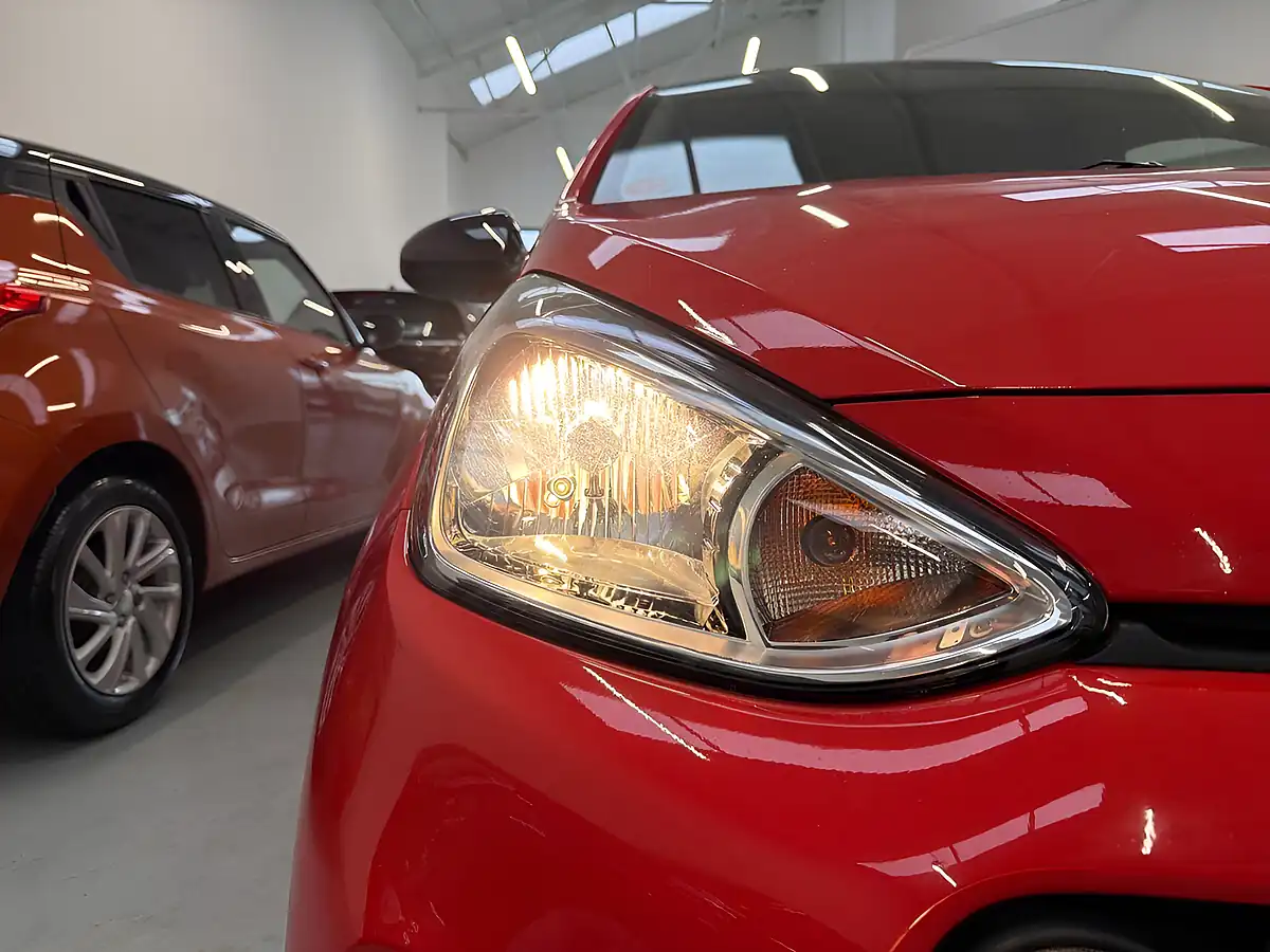 Used 2019 Hyundai i10 Play Tomato Red - Interior and Exterior details 17