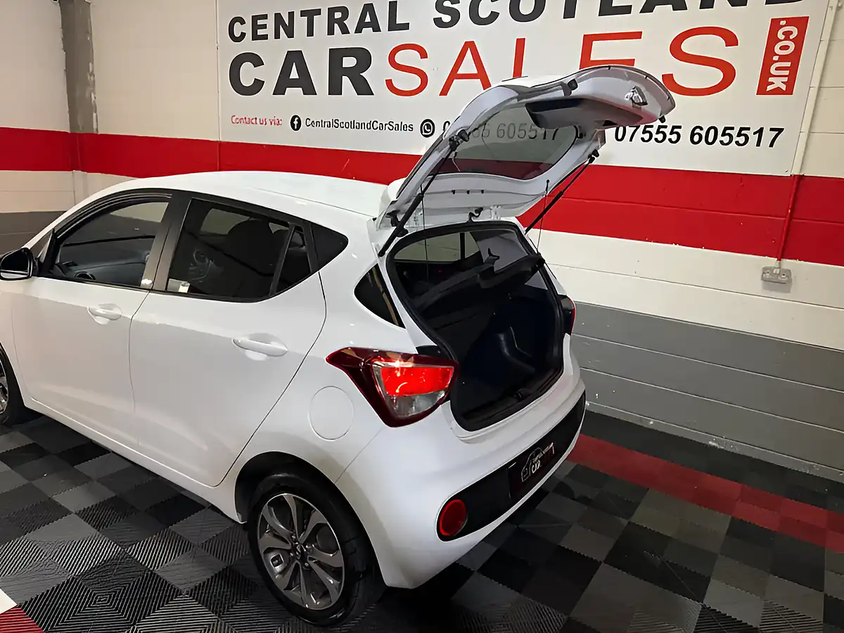 Used 2019 Hyundai i10 Play White - Interior and Exterior details 11