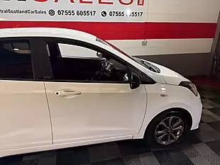 Used 2019 Hyundai i10 Play White - Interior and Exterior details 13