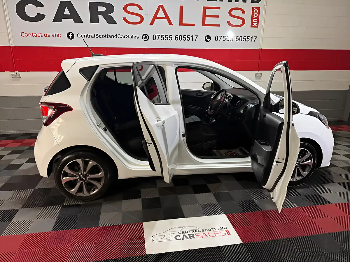 Used 2019 Hyundai i10 Play White - Interior and Exterior details 14
