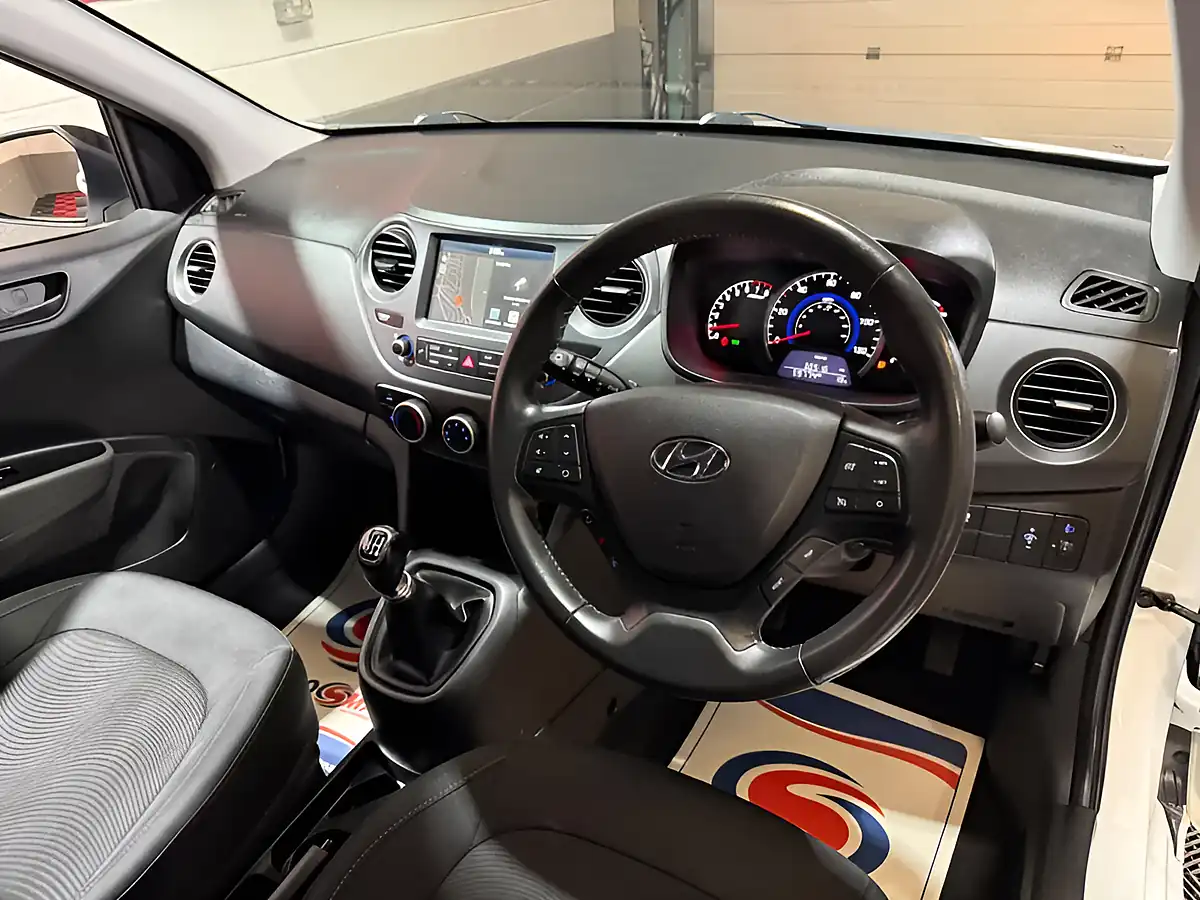 Used 2019 Hyundai i10 Play White - Interior and Exterior details 17
