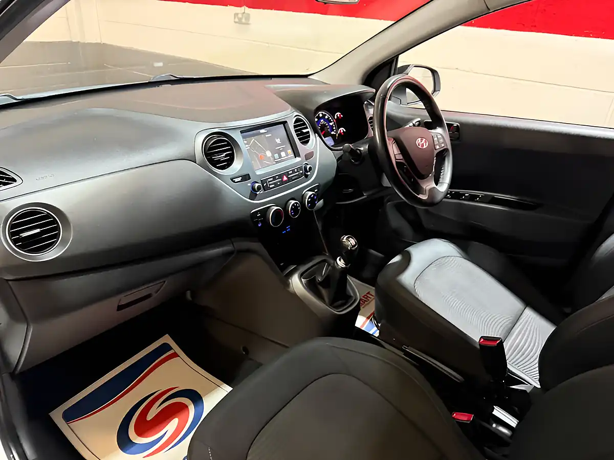 Used 2019 Hyundai i10 Play White - Interior and Exterior details 18