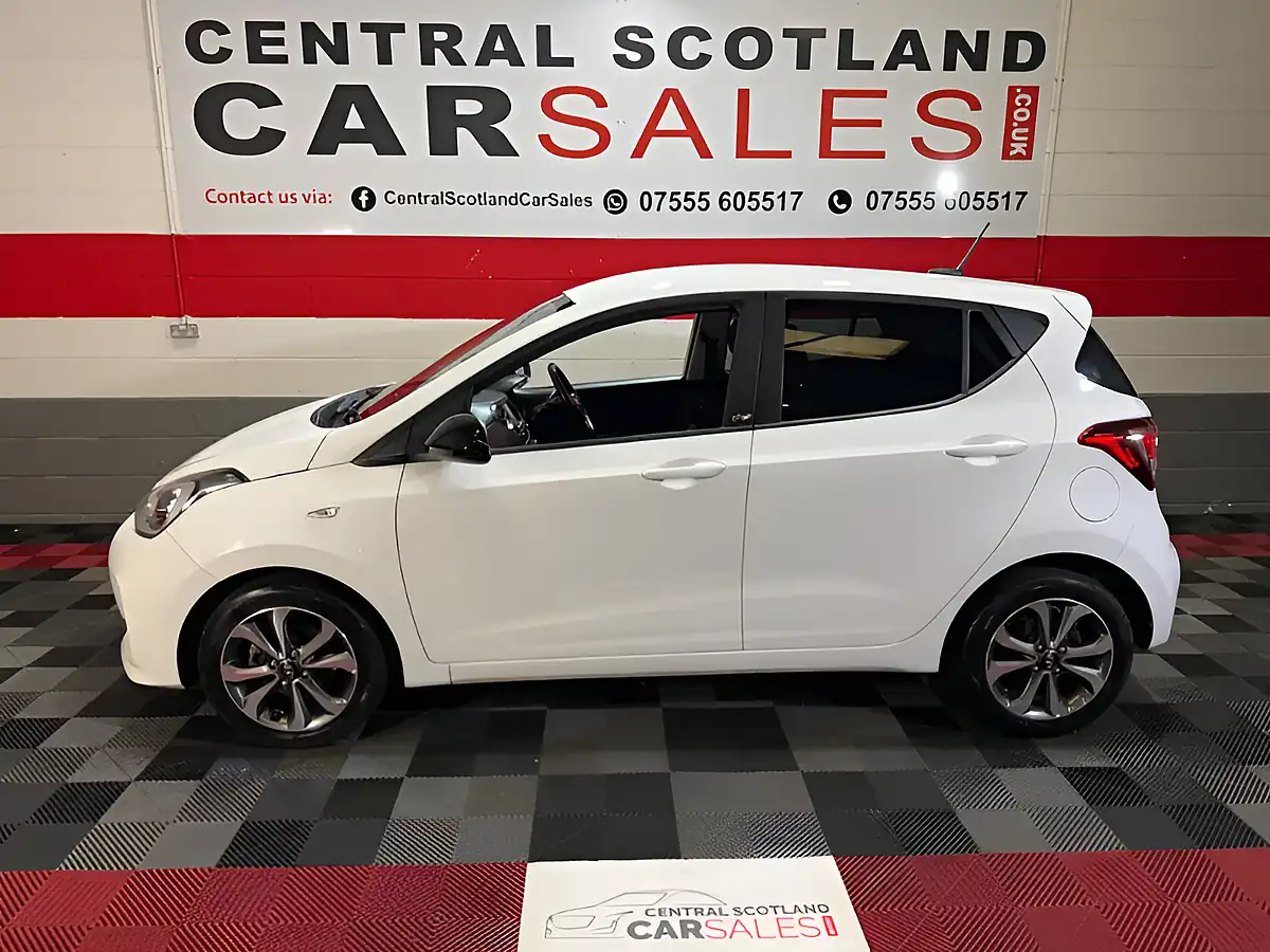 Used 2019 Hyundai i10 Play White - Interior and Exterior details 4
