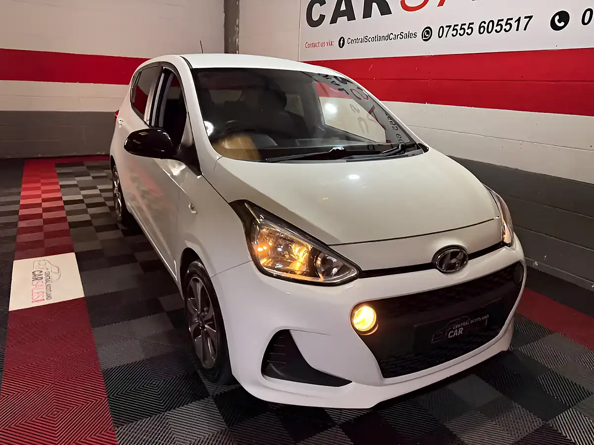 Used 2019 Hyundai i10 Play White - Interior and Exterior details 5