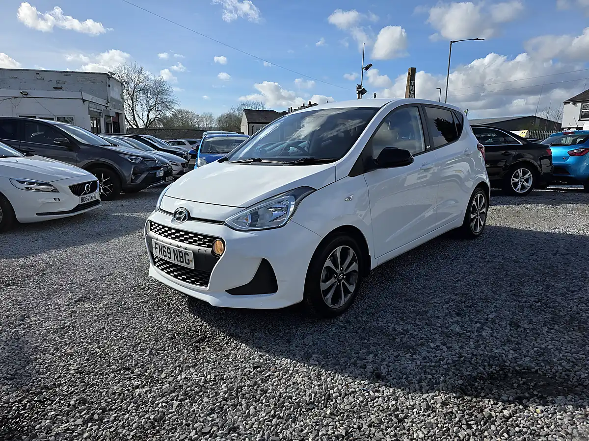 Used 2019 Hyundai I10 Play White - Front View