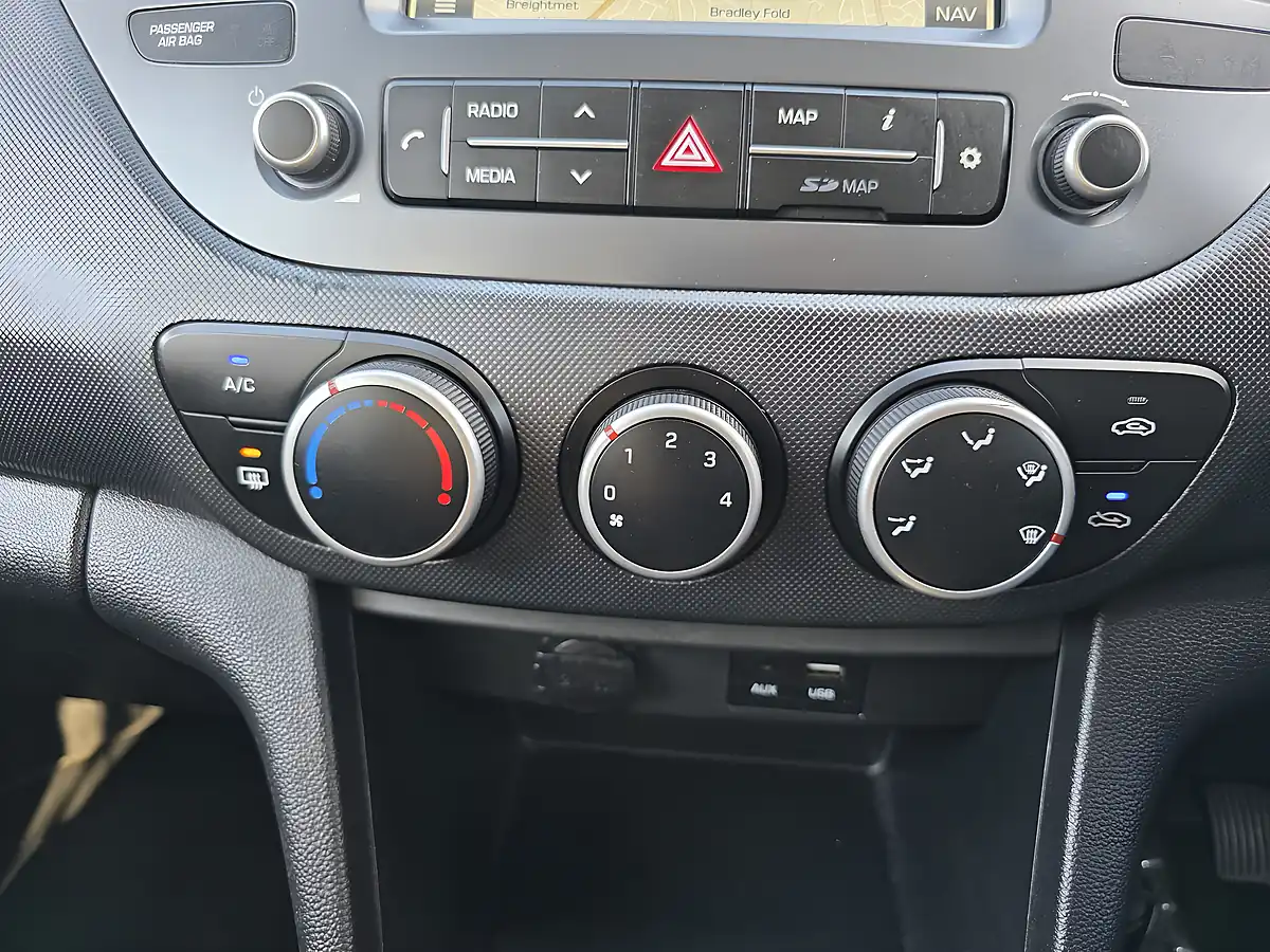 Used 2019 Hyundai I10 Play White - Interior and Exterior details 10