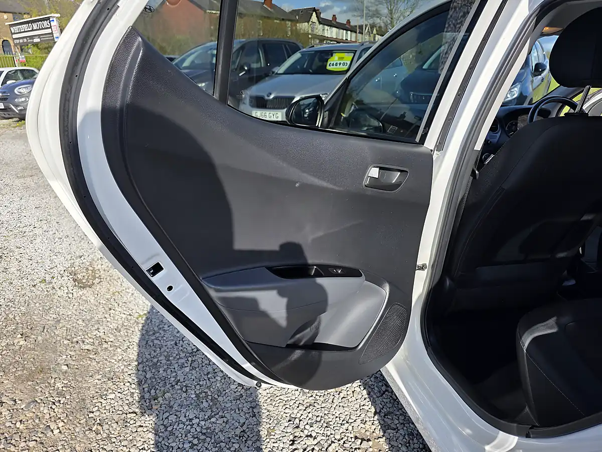 Used 2019 Hyundai I10 Play White - Interior and Exterior details 13