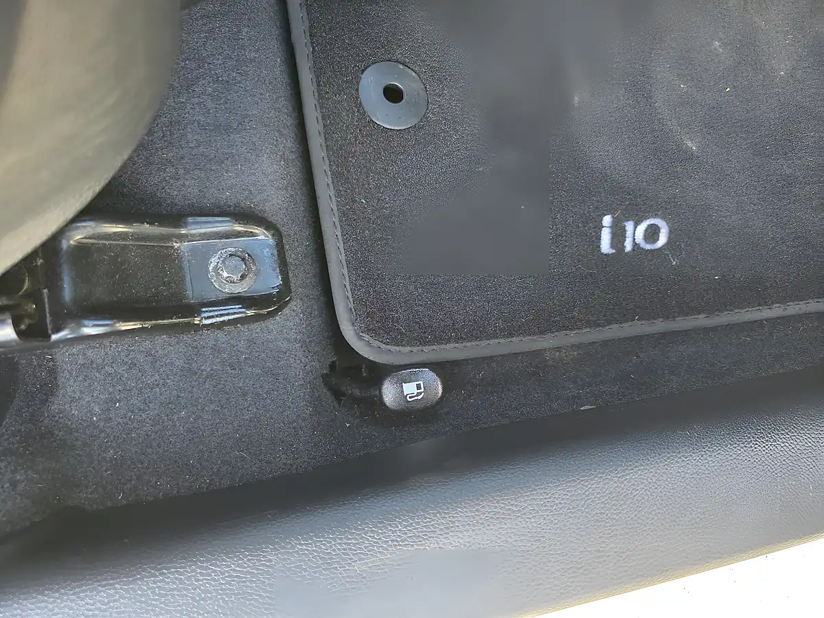 Used 2019 Hyundai I10 Play White - Interior and Exterior details 14