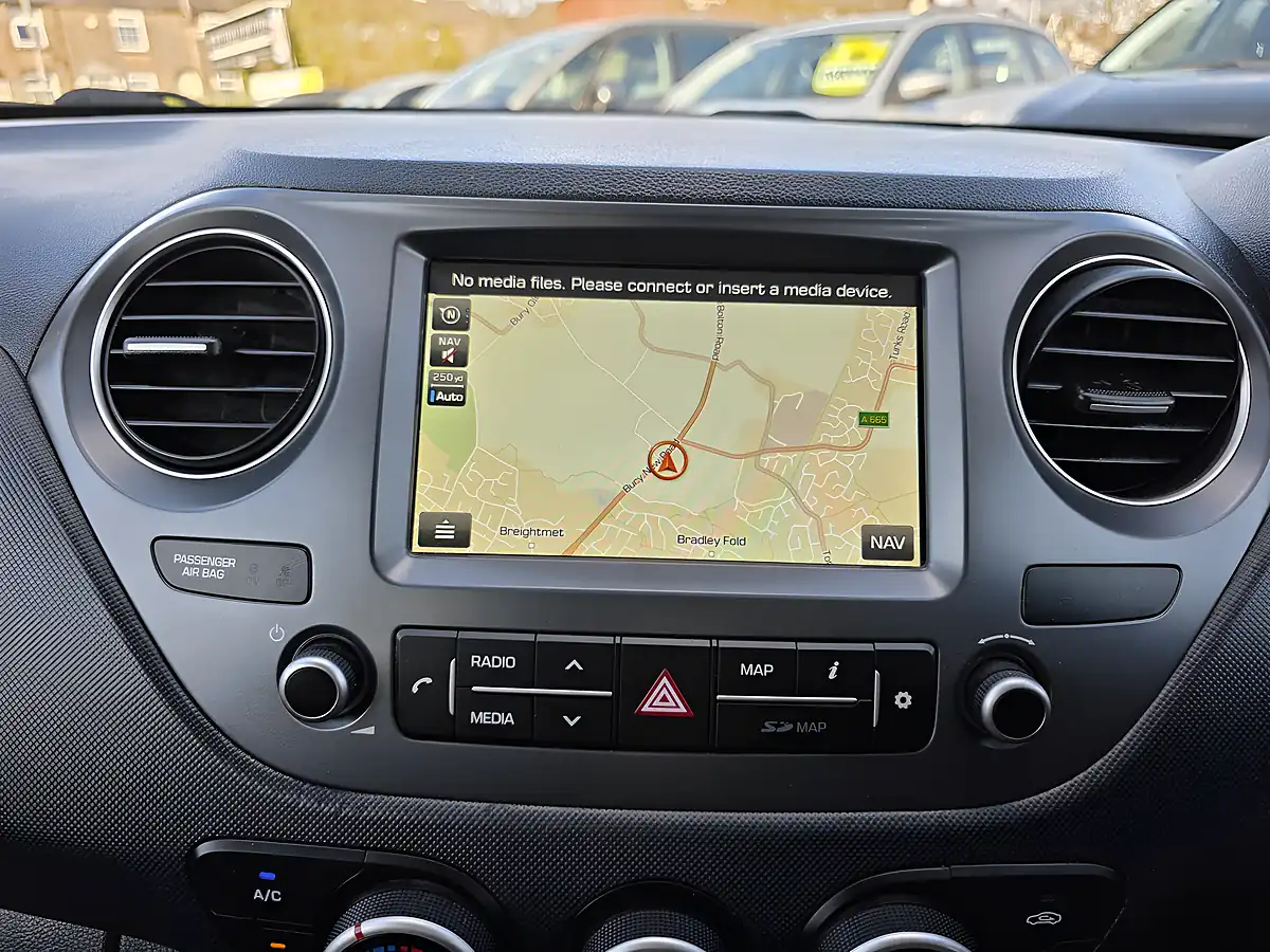 Used 2019 Hyundai I10 Play White - Interior and Exterior details 17