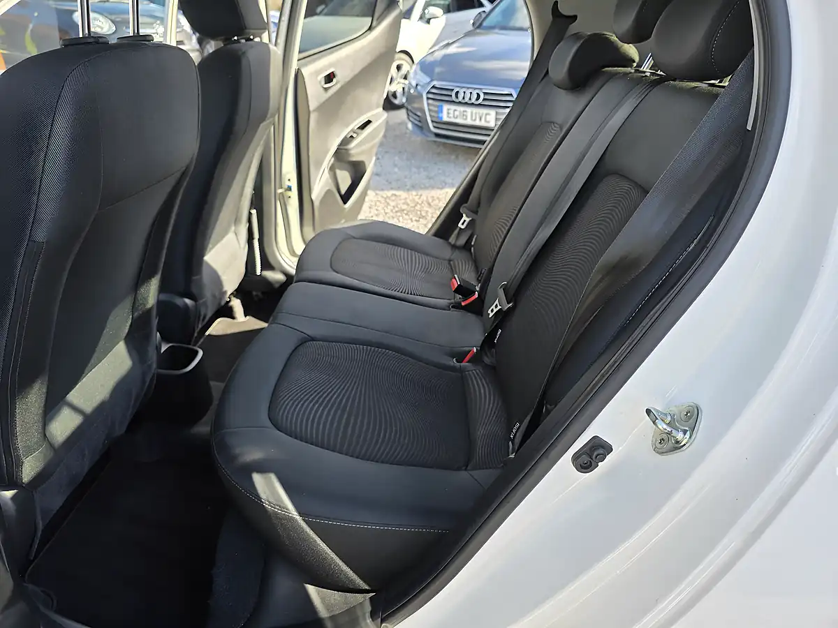 Used 2019 Hyundai I10 Play White - Interior and Exterior details 9