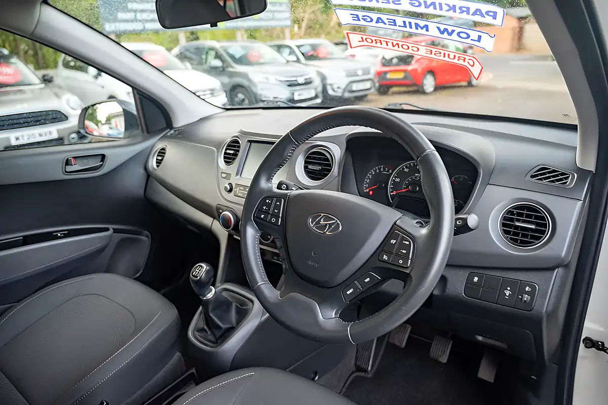 Used 2019 Hyundai I10 Play White - Interior and Exterior details 14
