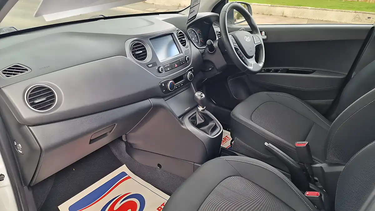 Used 2019 Hyundai i10 Prem White - Interior and Exterior details 4