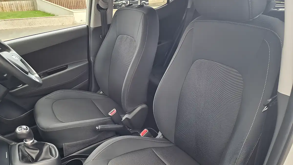 Used 2019 Hyundai i10 Prem White - Interior and Exterior details 5