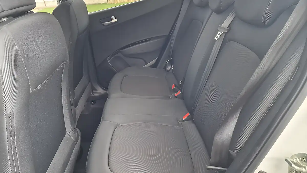 Used 2019 Hyundai i10 Prem White - Interior and Exterior details 6