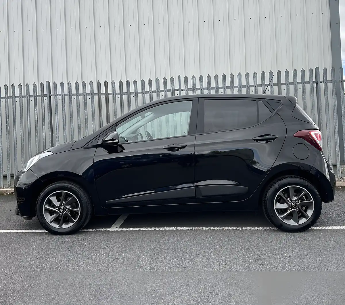 Used 2019 Hyundai I10 Premium Black - Interior and Exterior details 8
