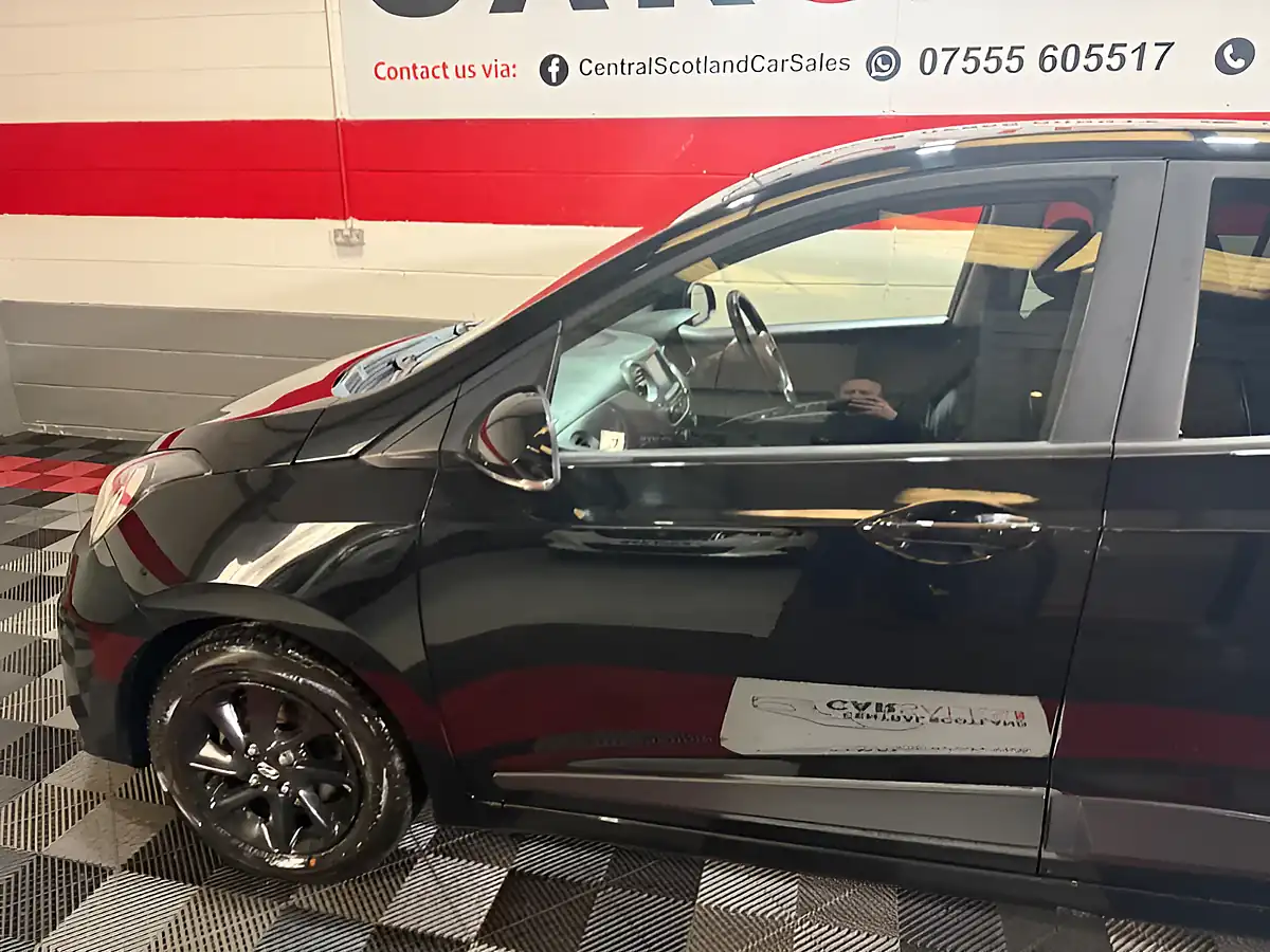 Used 2019 Hyundai i10 Premium Black - Interior and Exterior details 11