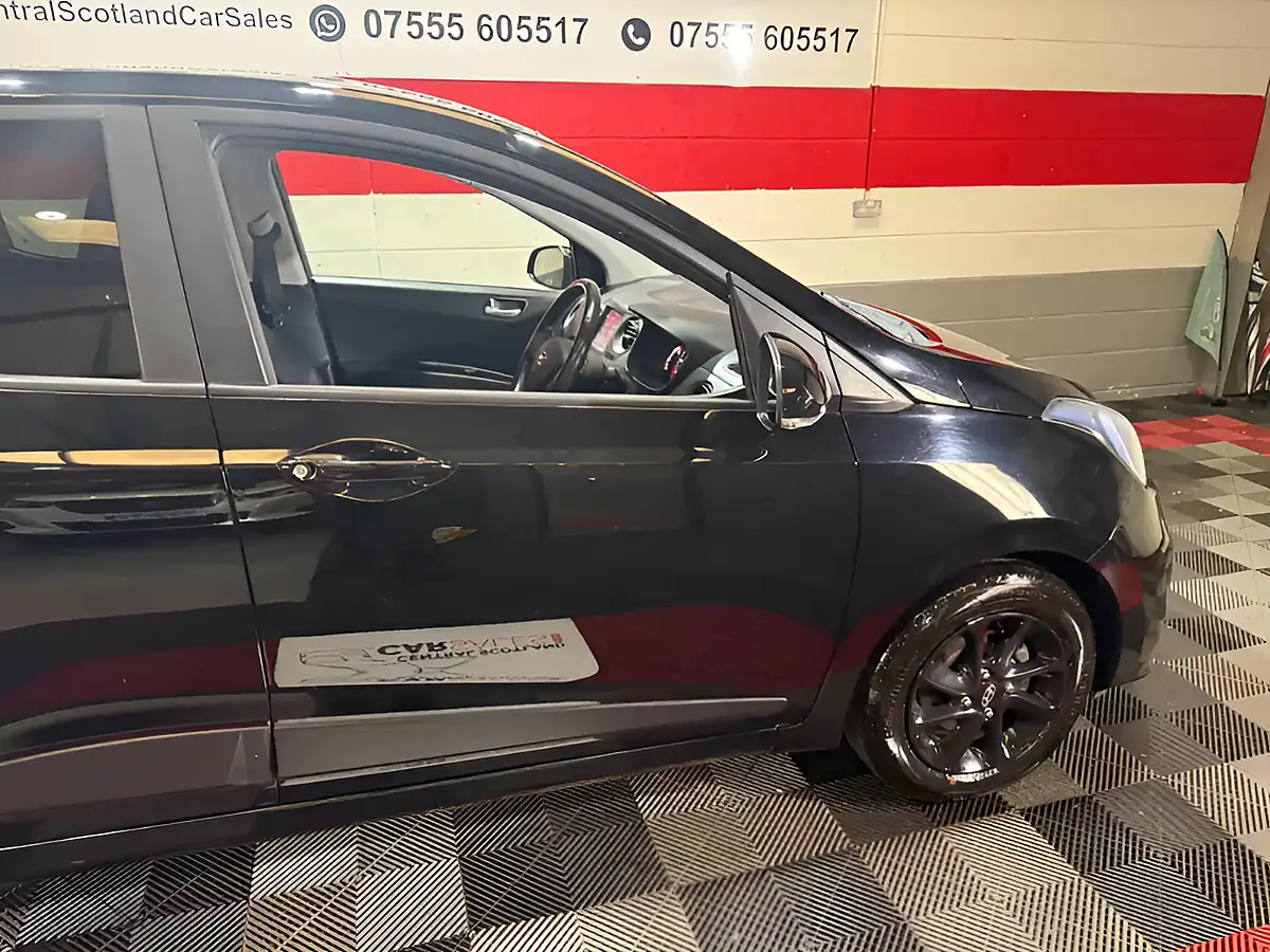 Used 2019 Hyundai i10 Premium Black - Interior and Exterior details 13