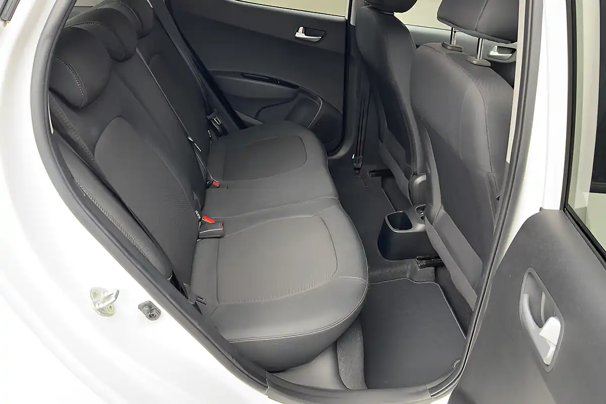 Used 2019 Hyundai i10 Premium White - Interior and Exterior details 16