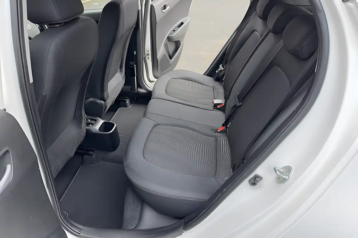 Used 2019 Hyundai i10 Premium White - Interior and Exterior details 18