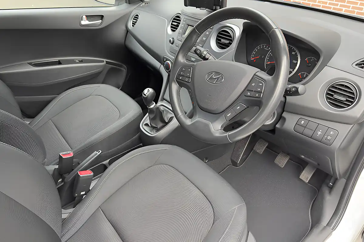 Used 2019 Hyundai i10 Premium White - Interior and Exterior details 3