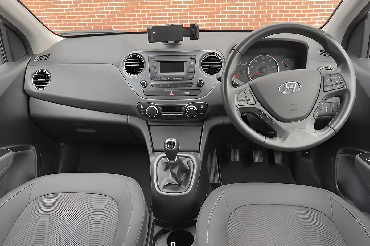 Used 2019 Hyundai i10 Premium White - Interior and Exterior details 4