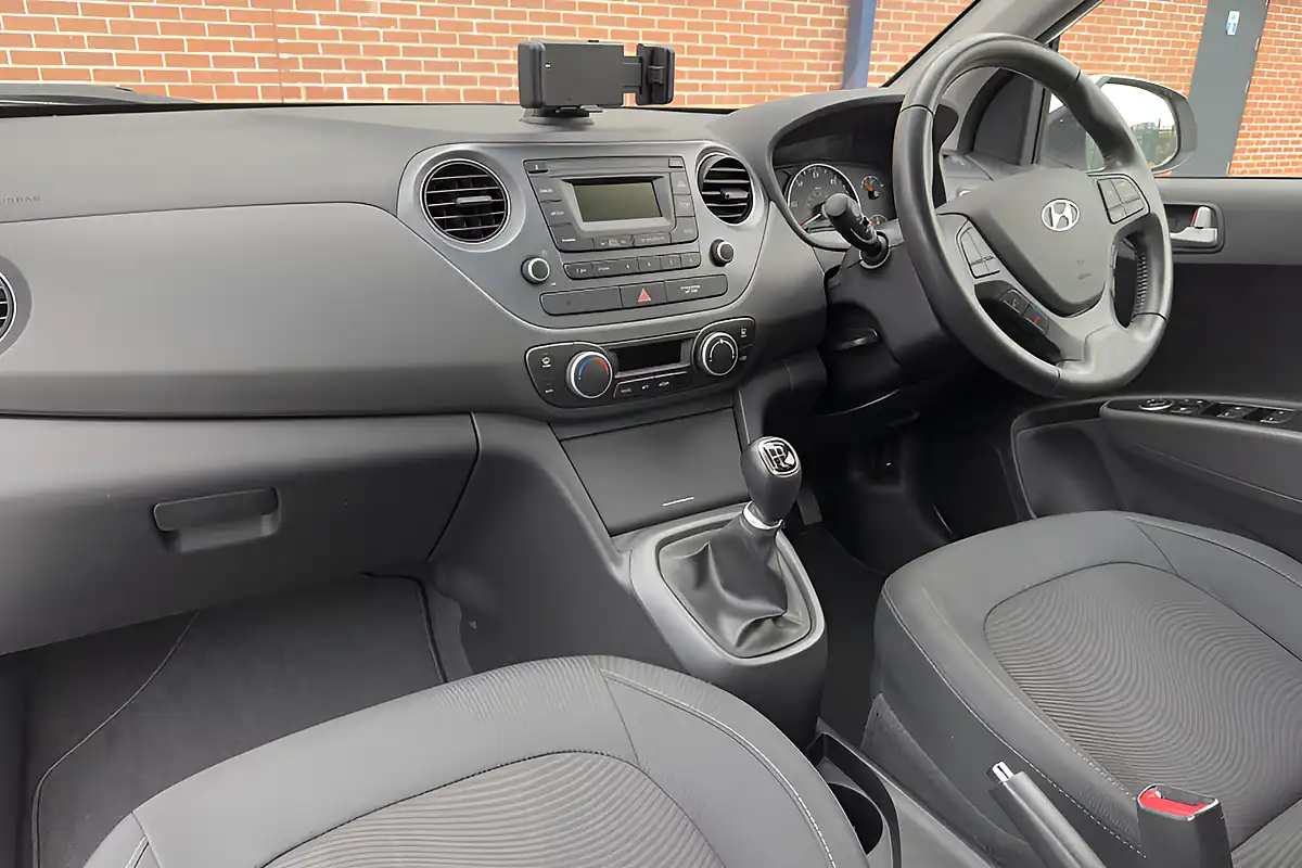 Used 2019 Hyundai i10 Premium White - Interior and Exterior details 5