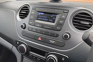 Used 2019 Hyundai i10 Premium White - Interior and Exterior details 8