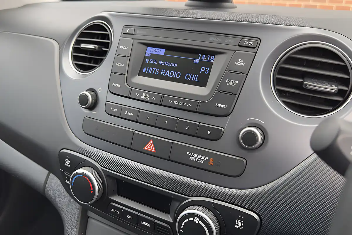 Used 2019 Hyundai i10 Premium White - Interior and Exterior details 8