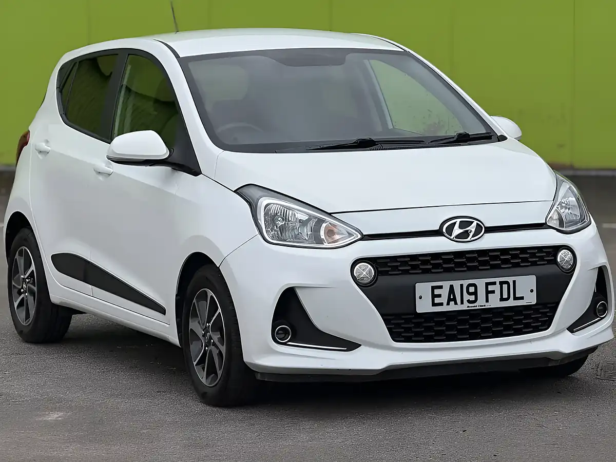 Used 2019 Hyundai i10 Premium White - Front View